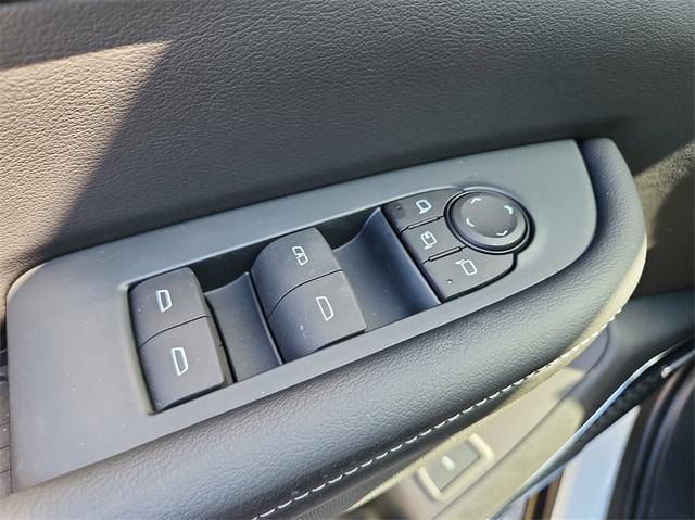Photo of 2025 Summit White Buick Enclave