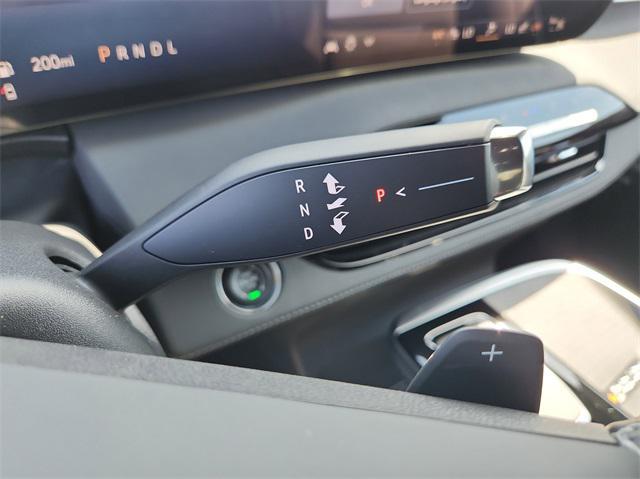 Photo of 2025 Summit White Buick Enclave