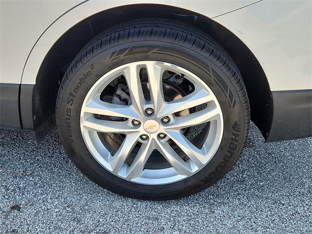 Photo of 2019 Iridescent Pearl Tricoat Chevrolet Equinox