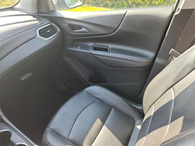 Photo of 2019 Iridescent Pearl Tricoat Chevrolet Equinox