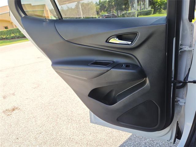 Photo of 2019 Iridescent Pearl Tricoat Chevrolet Equinox