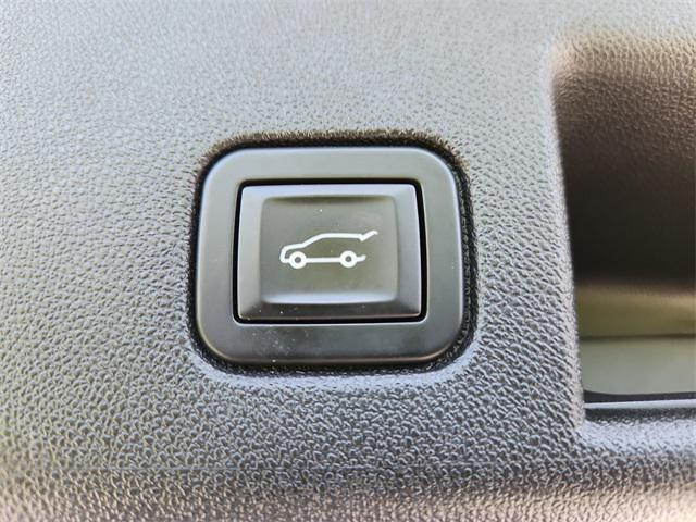 Photo of 2019 Iridescent Pearl Tricoat Chevrolet Equinox