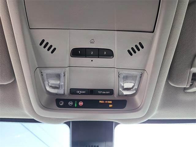 Photo of 2019 Iridescent Pearl Tricoat Chevrolet Equinox