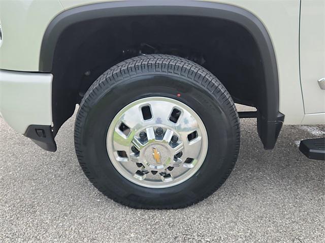 Photo of 2024 Iridescent Pearl Tricoat Chevrolet Silverado 3500