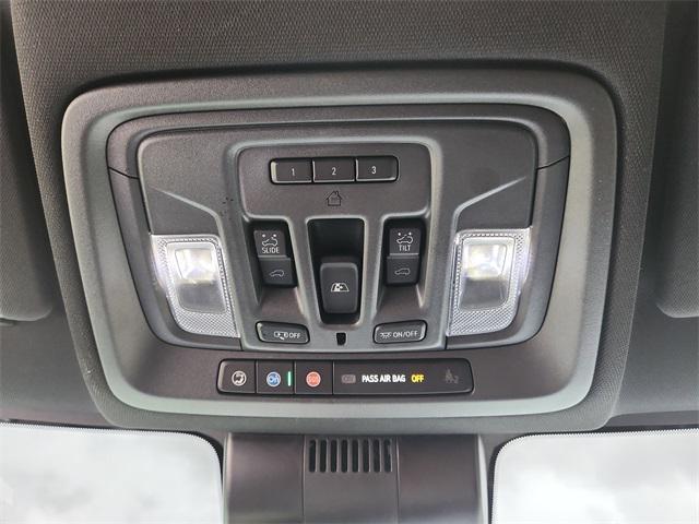 Photo of 2024 Iridescent Pearl Tricoat Chevrolet Silverado 3500