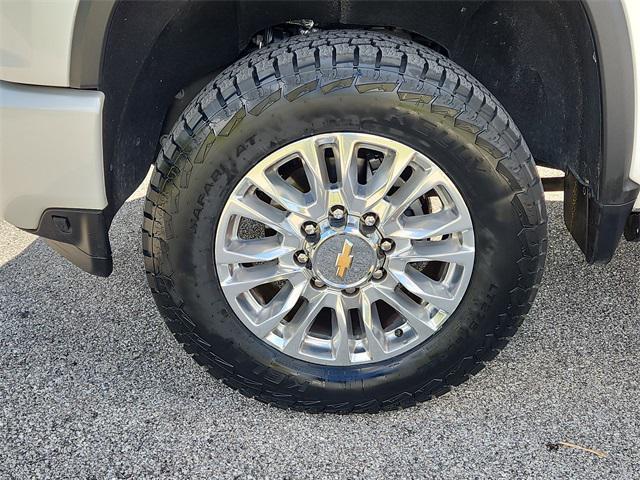 Photo of 2022 Iridescent Pearl Tricoat Chevrolet Silverado 2500
