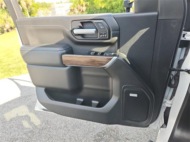 Photo of 2022 Iridescent Pearl Tricoat Chevrolet Silverado 2500