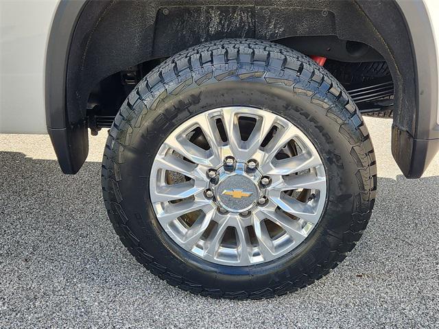 Photo of 2022 Iridescent Pearl Tricoat Chevrolet Silverado 2500
