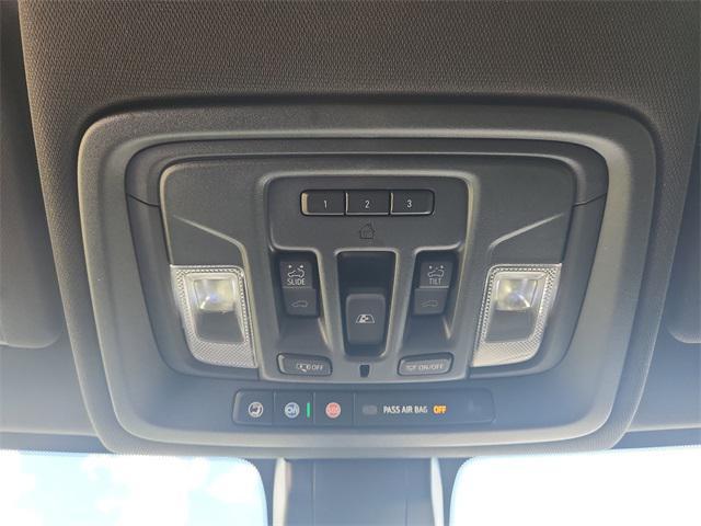 Photo of 2022 Iridescent Pearl Tricoat Chevrolet Silverado 2500