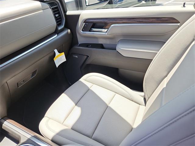 Photo of 2025 Summit White GMC Sierra 2500