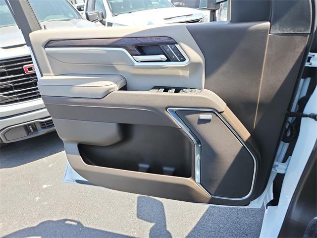 Photo of 2025 Summit White GMC Sierra 2500
