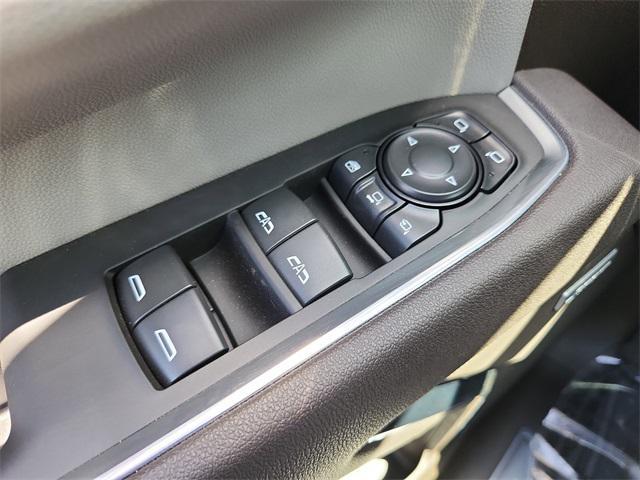 Photo of 2025 Summit White GMC Sierra 2500