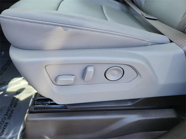 Photo of 2025 Summit White GMC Sierra 2500