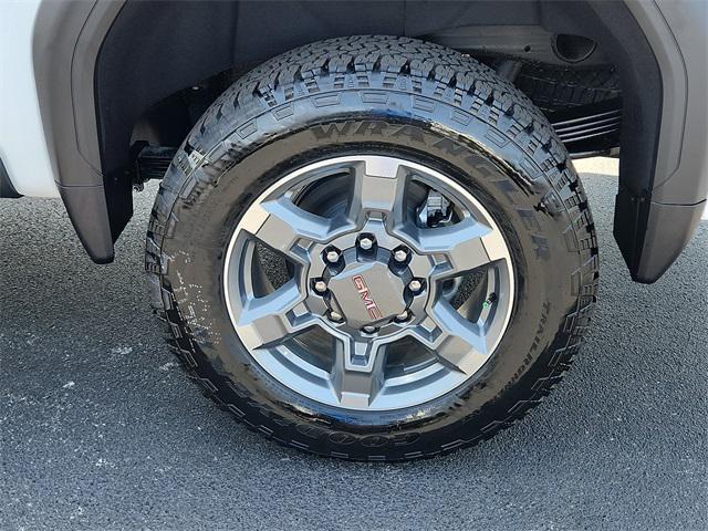 Photo of 2025 Summit White GMC Sierra 2500