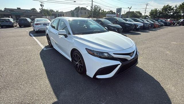 Photo of 2021 Super White Toyota Camry