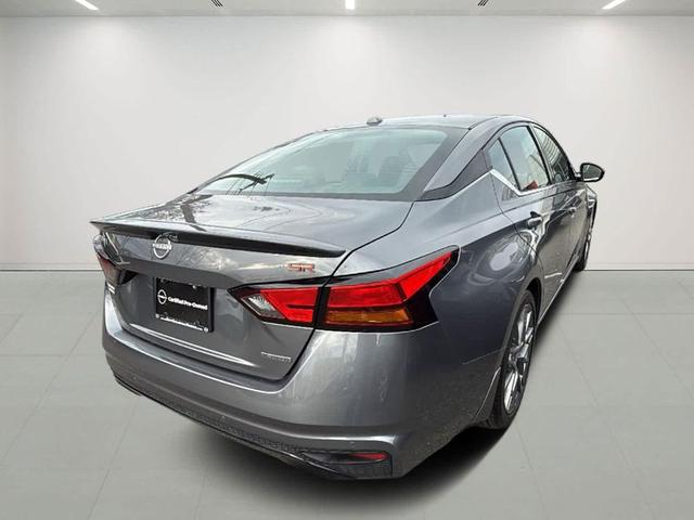 Photo of 2024 Gun Metallic Nissan Altima