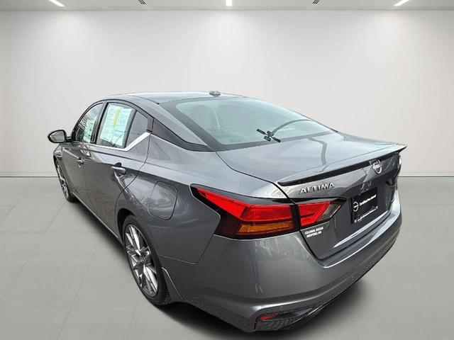 Photo of 2024 Gun Metallic Nissan Altima