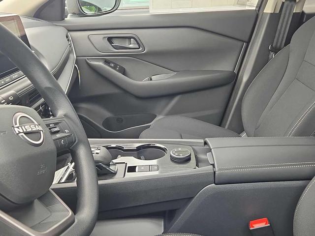 Photo of 2026 Super Black Nissan Rogue