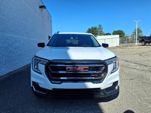 Photo of 2023 Summit White GMC Terrain