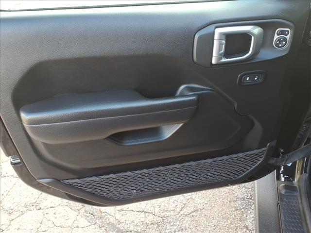 Photo of 2022 Black Clearcoat Jeep Wrangler