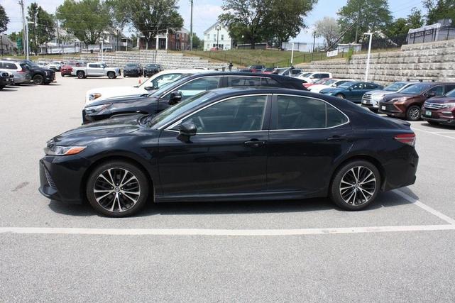 Photo of 2018 Midnight Black Metallic Toyota Camry