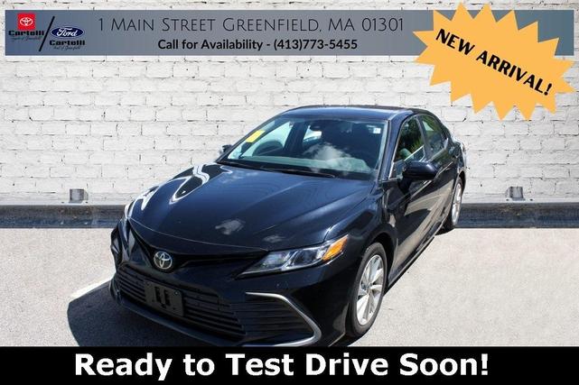 Photo of 2023 Midnight Black Metallic Toyota Camry