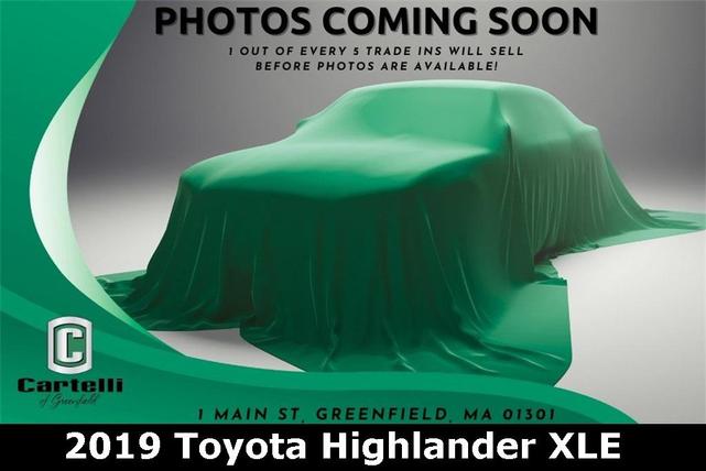 Photo of 2019 Blizzard Pearl Toyota Highlander