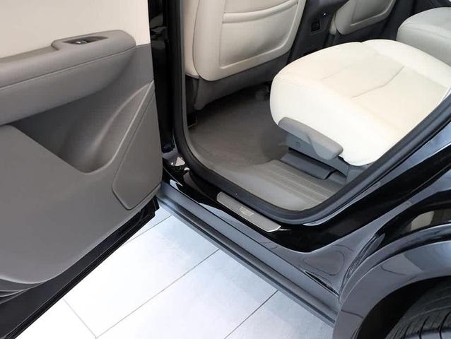 Photo of 2024 Stellar Black Metallic Cadillac XT6