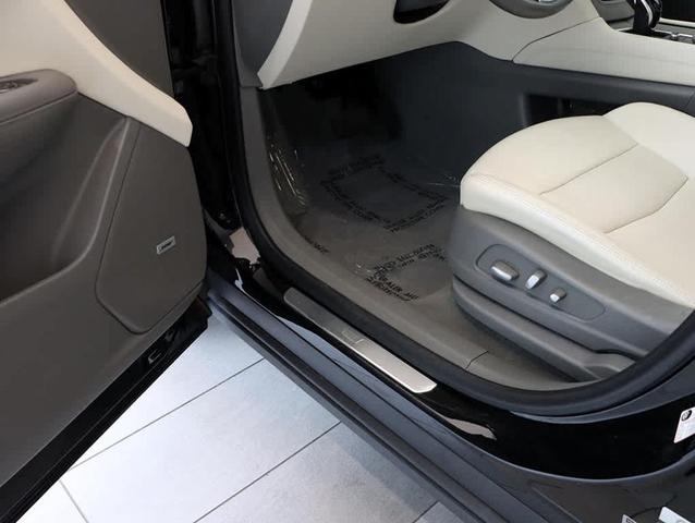 Photo of 2024 Stellar Black Metallic Cadillac XT6