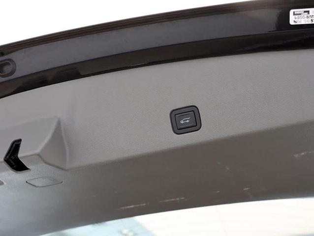 Photo of 2024 Stellar Black Metallic Cadillac XT6