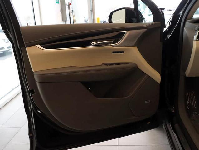 Photo of 2024 Stellar Black Metallic Cadillac XT6