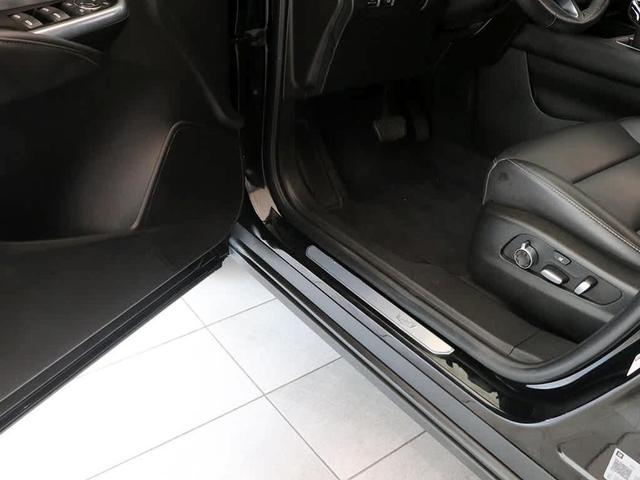 Photo of 2021 Stellar Black Metallic Cadillac XT4