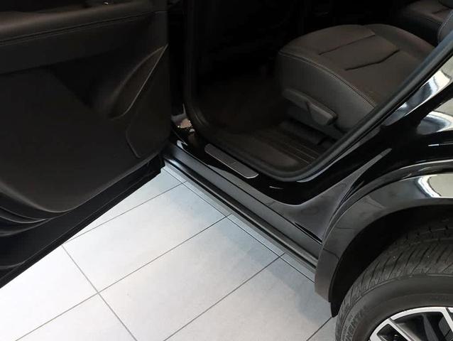 Photo of 2023 Stellar Black Metallic Cadillac XT6