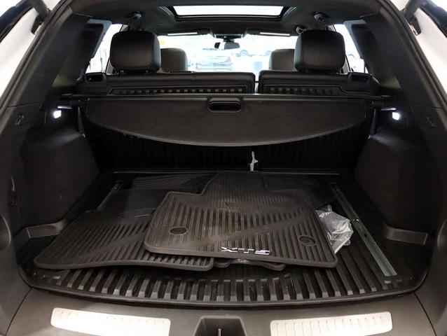 Photo of 2022 Crystal White Tri-Coat Cadillac XT5