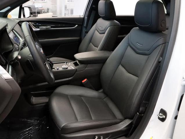 Photo of 2022 Crystal White Tri-Coat Cadillac XT5