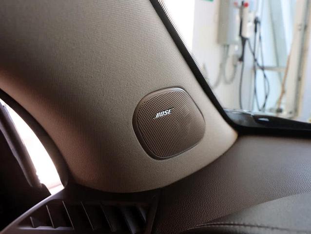 Photo of 2014 Graphite Metallic Cadillac SRX