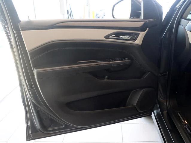 Photo of 2014 Graphite Metallic Cadillac SRX