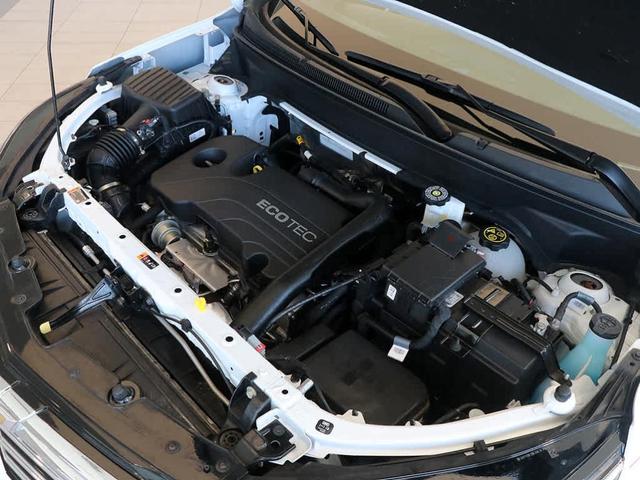 Photo of 2022 Summit White Chevrolet Equinox
