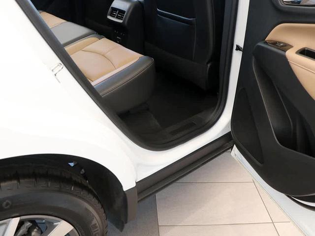 Photo of 2022 Summit White Chevrolet Equinox