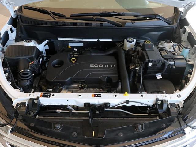 Photo of 2022 Summit White Chevrolet Equinox