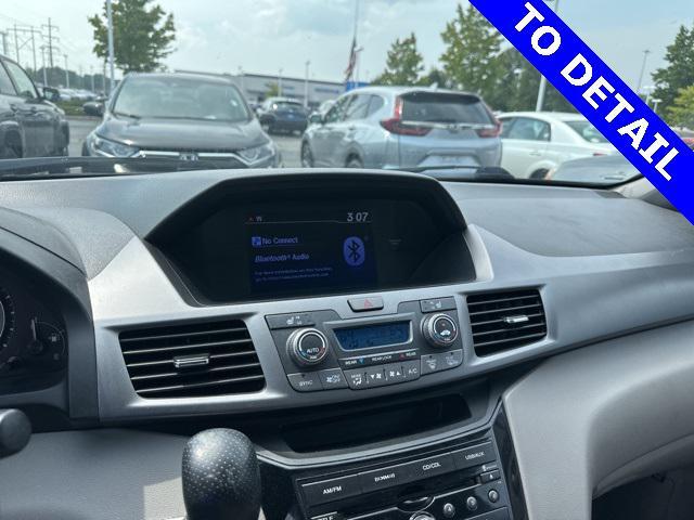Photo of 2013 Alabaster Silver Metallic Honda Odyssey