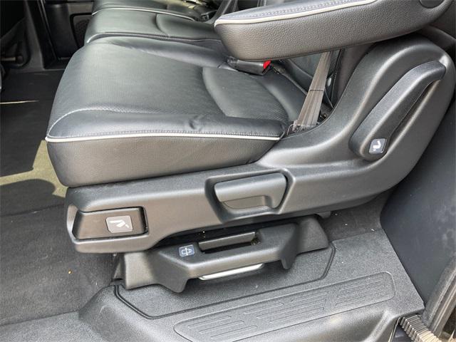 Photo of 2024 Crystal Black Pearl Honda Odyssey