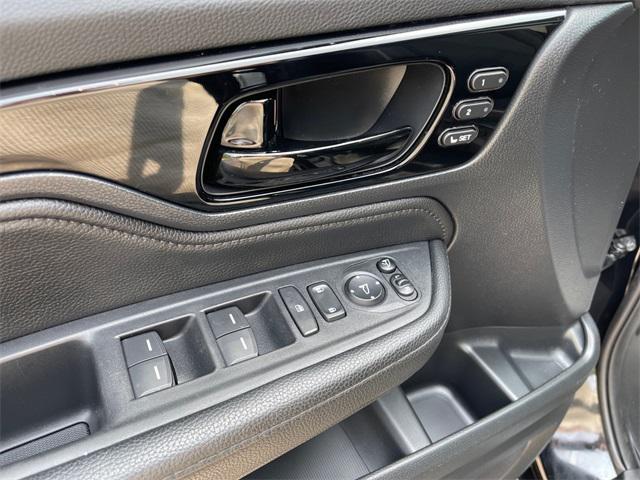 Photo of 2024 Crystal Black Pearl Honda Odyssey