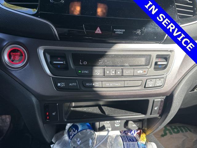 Photo of 2024 Lunar Silver Metallic Honda Passport