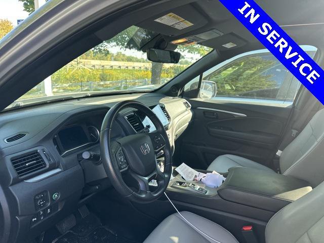 Photo of 2024 Lunar Silver Metallic Honda Passport