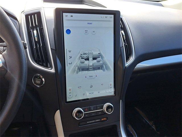 Photo of 2024 Silver Metallic Ford Edge
