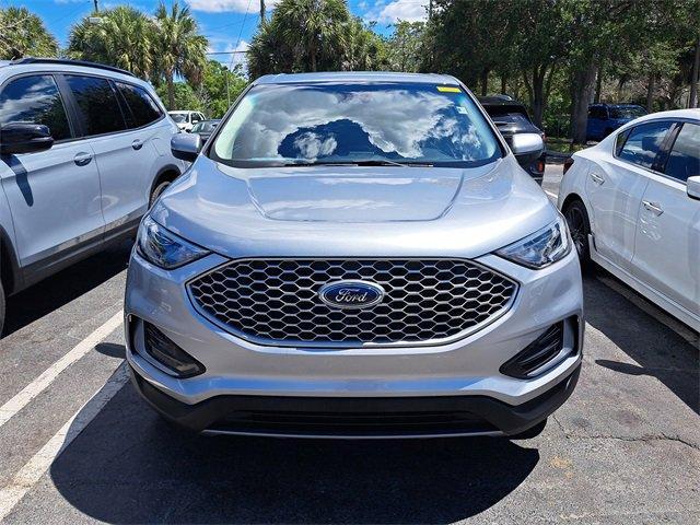 Photo of 2024 Silver Metallic Ford Edge