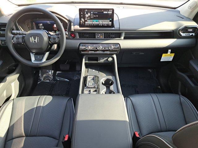 Photo of 2025 Platinum White Pearl Honda Pilot