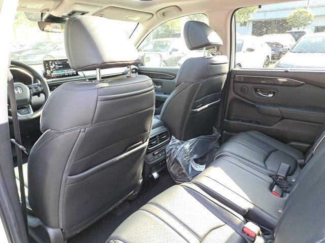 Photo of 2025 Platinum White Pearl Honda Pilot