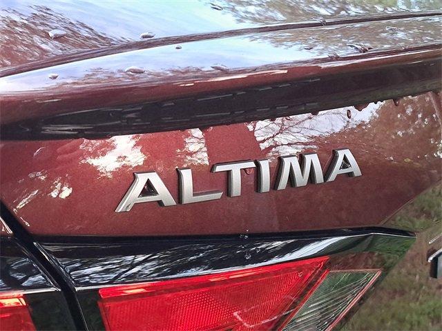 Photo of 2025 Garnet Pearl Me Nissan Altima